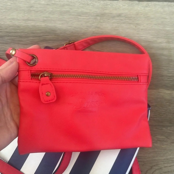 BASS Stripped Crossbody Bag in Navy Blue White Red w Attached Zippered Pouch - Picture 5 of 10